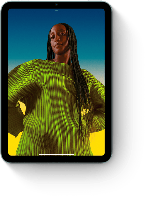 iPad mini في وضع عمودي ويعرض شاشة تطبيق الصور.